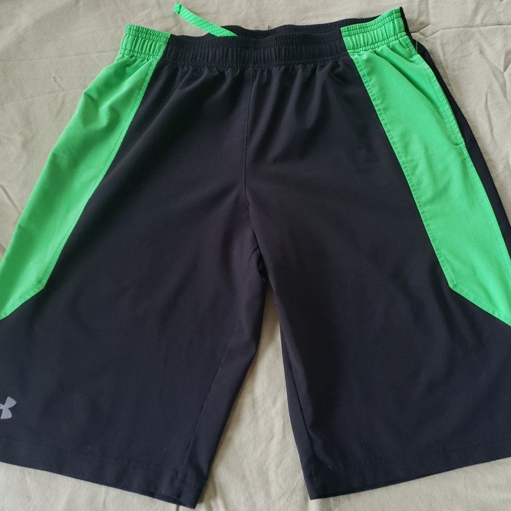 Boys Under Armour shorts YXL